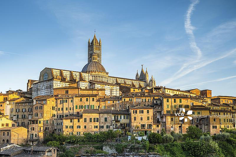 意大利托斯卡纳锡耶纳老城区及圣母升天主教座堂图片素材