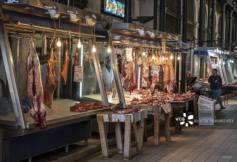雅典中央市场肉摊上的生肉图片素材