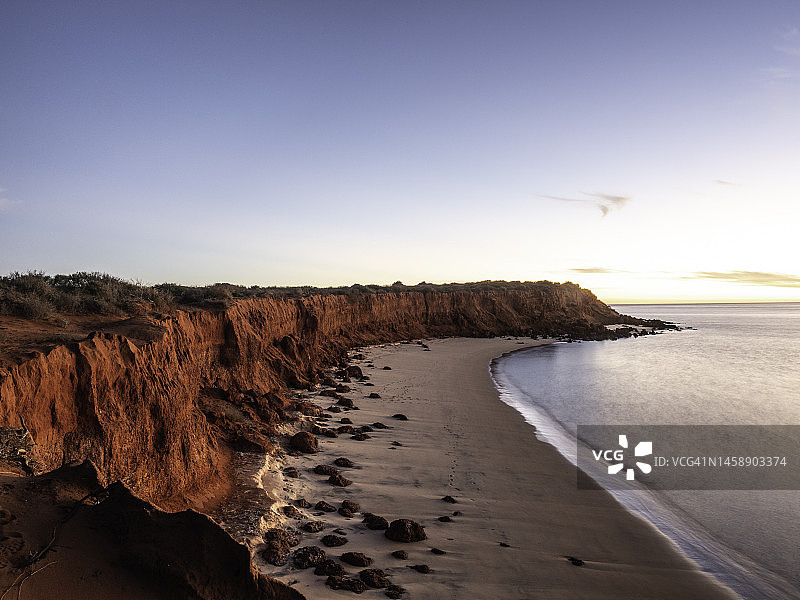 海岸线上的夕阳图片素材