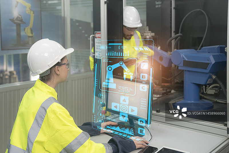 女工程师操作机械臂图片素材