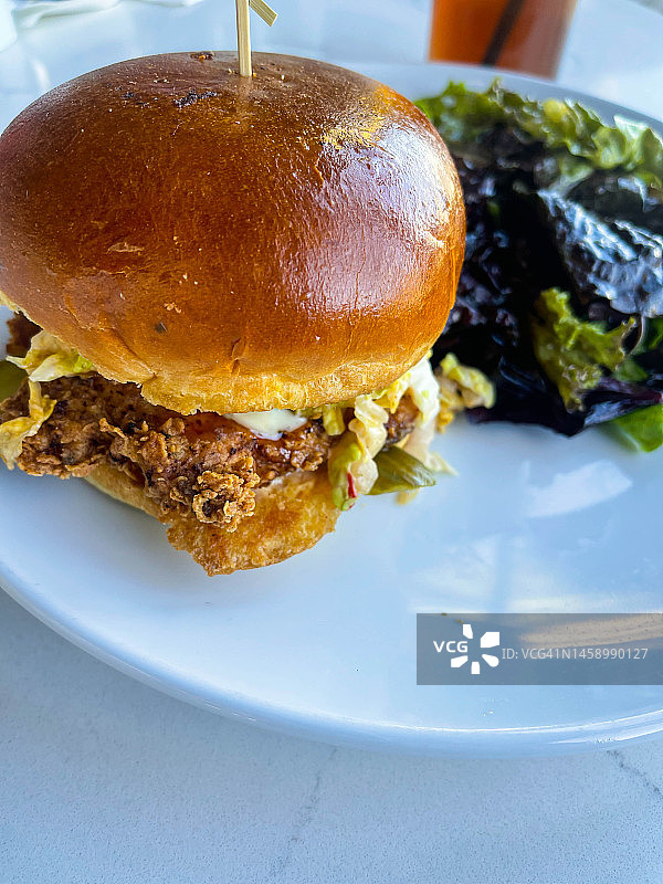 面包汉堡配生菜图片素材