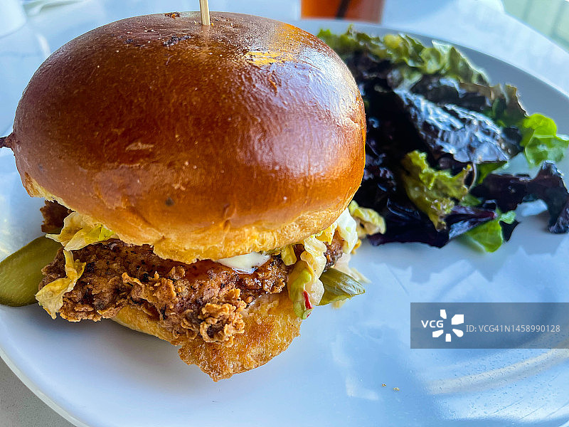 面包汉堡配生菜图片素材