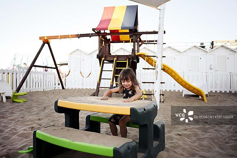 儿童的活力夏季休闲海滩户外活动图片素材