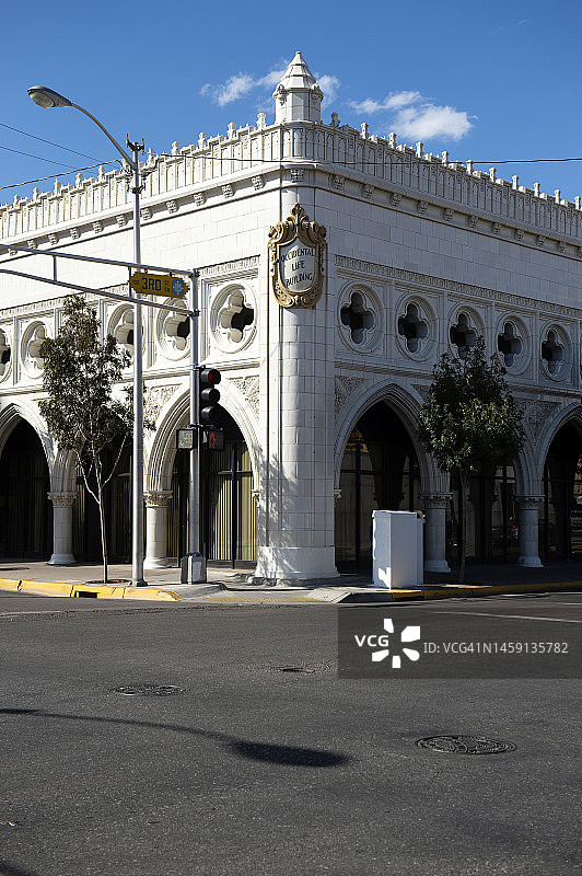 阿尔伯克基市中心街头的复古风建筑图片素材