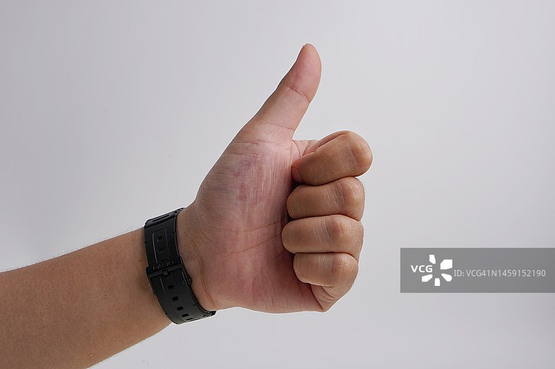 白色背景下竖起大拇指的手部特写图片素材