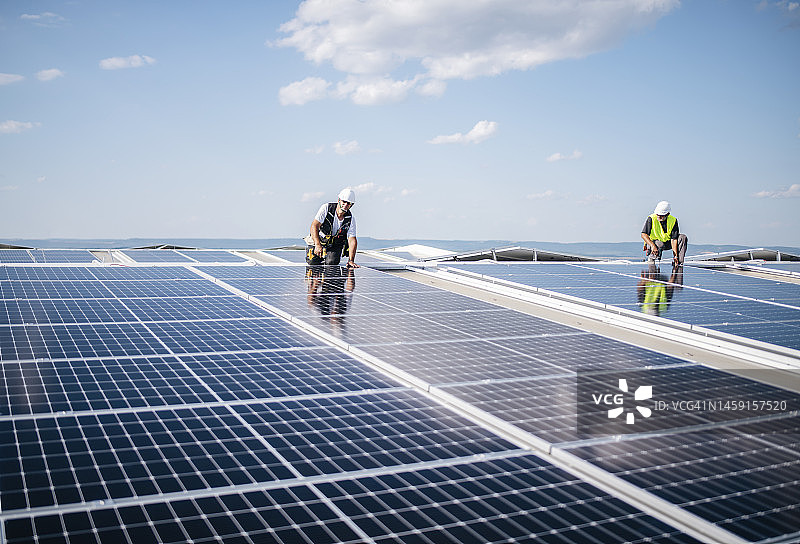 光伏面板系统安装图片素材