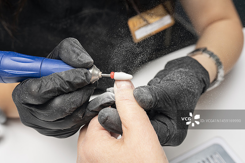 美甲师正在做美甲图片素材