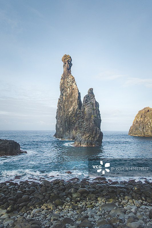 从海面升起的顶峰图片素材