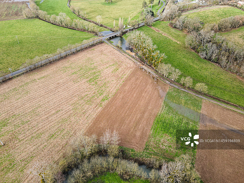 法国新阿基坦 Deux-Sevres 冬季景观和农田航拍图片素材