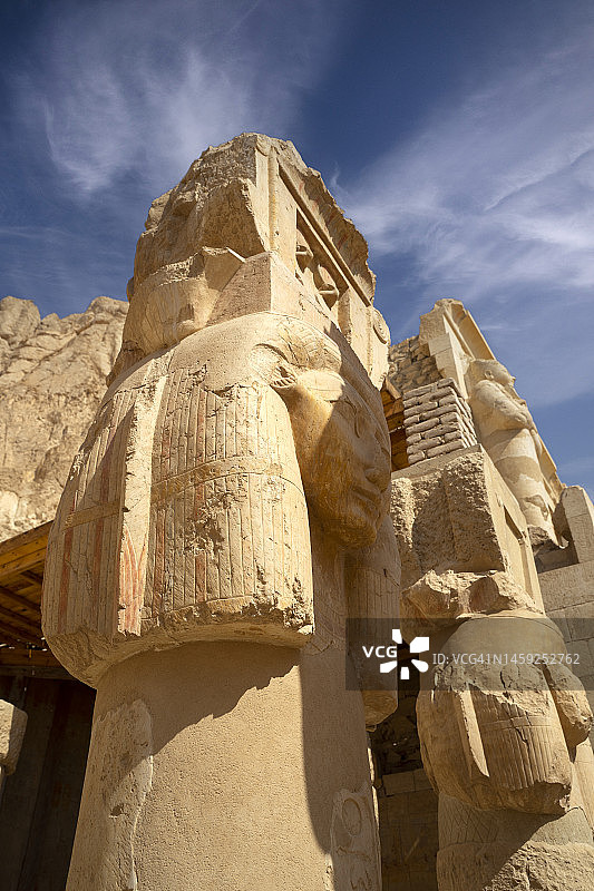 埃及卢克索代尔埃尔-巴哈里哈特谢普苏特神庙景观图片素材