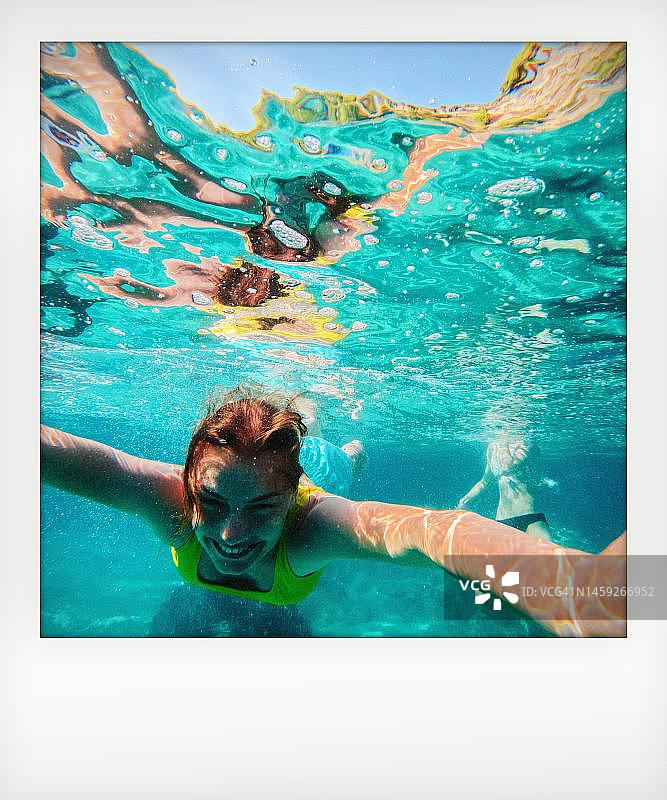 在海边寻找清凉图片素材