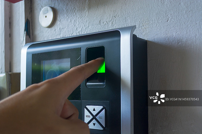 指纹和钥匙卡扫描进入安全系统图片素材