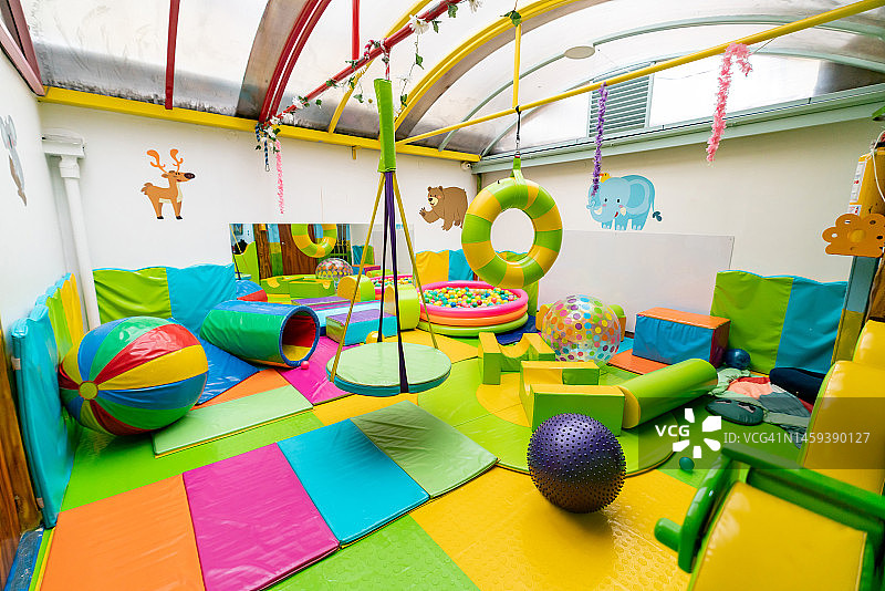 幼儿园的空荡荡的操场图片素材