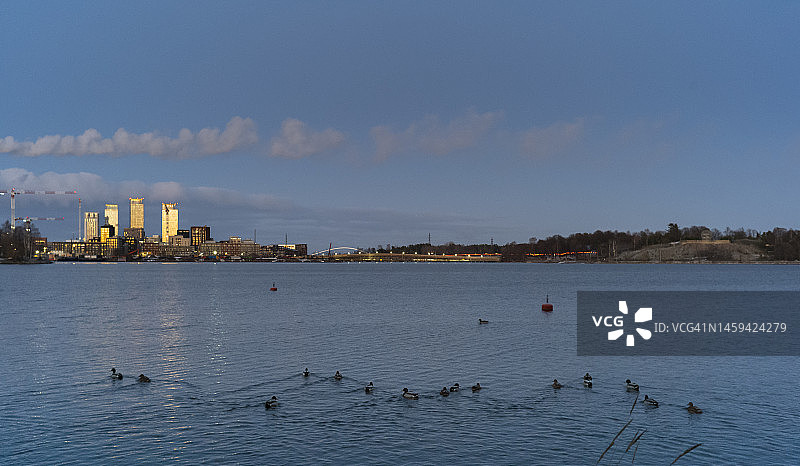 赫尔辛基港口结冰的Halkolaituri码头图片素材