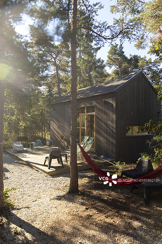 森林中的木制度假屋图片素材