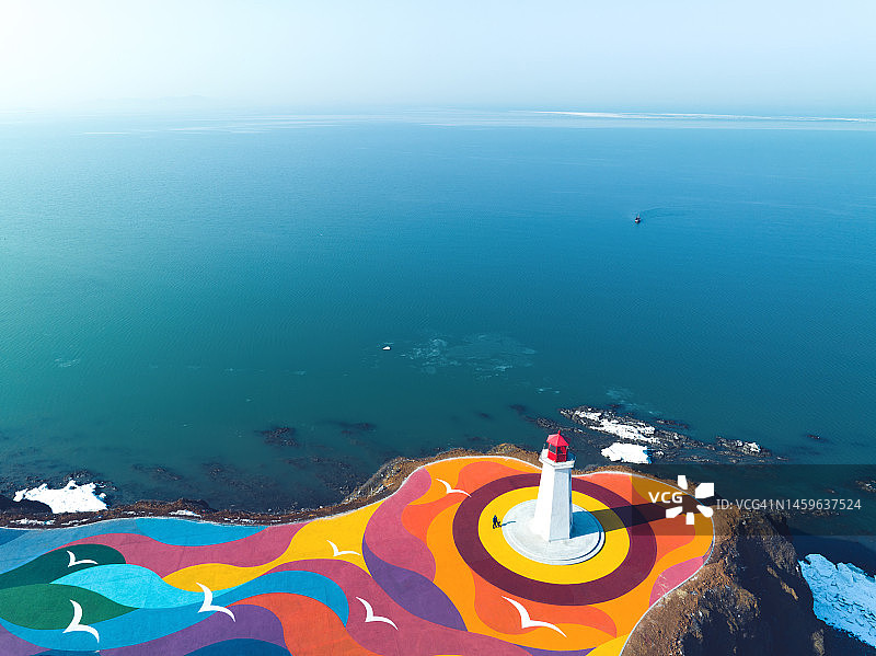 海边的彩色公路图片素材