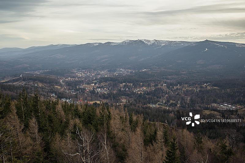 什克拉尔斯卡波伦巴山全景，巨山，波兰图片素材