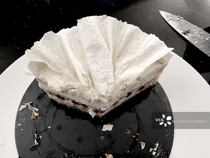 白色巧克力蛋糕特写图片素材