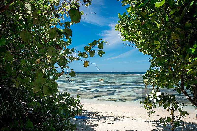 塞舌尔拉迪格岛德阿让泉湾：花岗岩白沙碧海图片素材