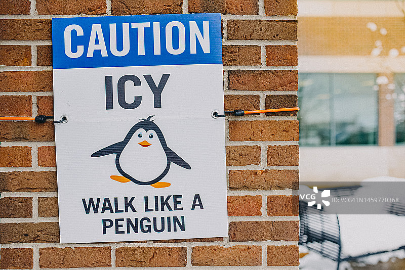 路面结冰警告标志图片素材