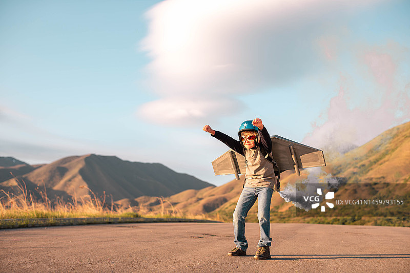 复古风喷气背包男孩图片素材