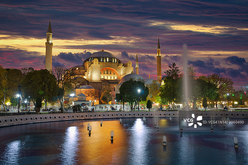 圣索菲亚大教堂与日落图片素材