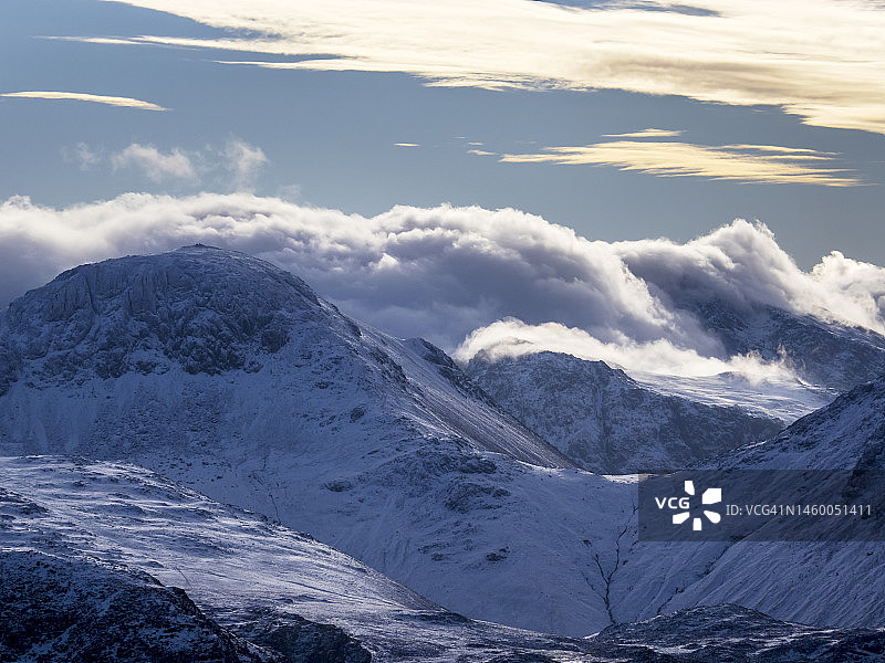 英国湖区山脉翻涌云海图片素材
