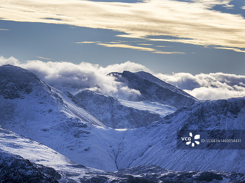英国湖区山脉翻涌云海图片素材
