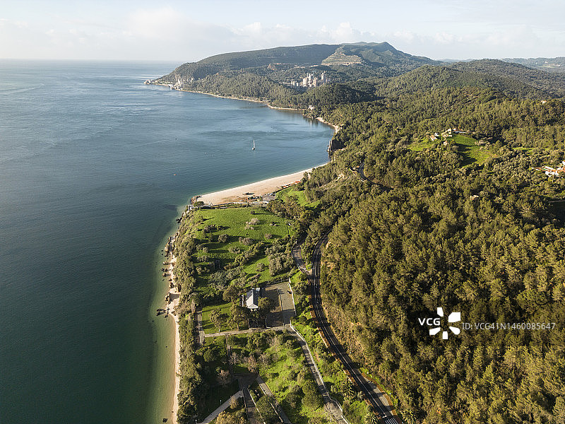 葡萄牙塞图巴尔海岸线的航拍景色图片素材