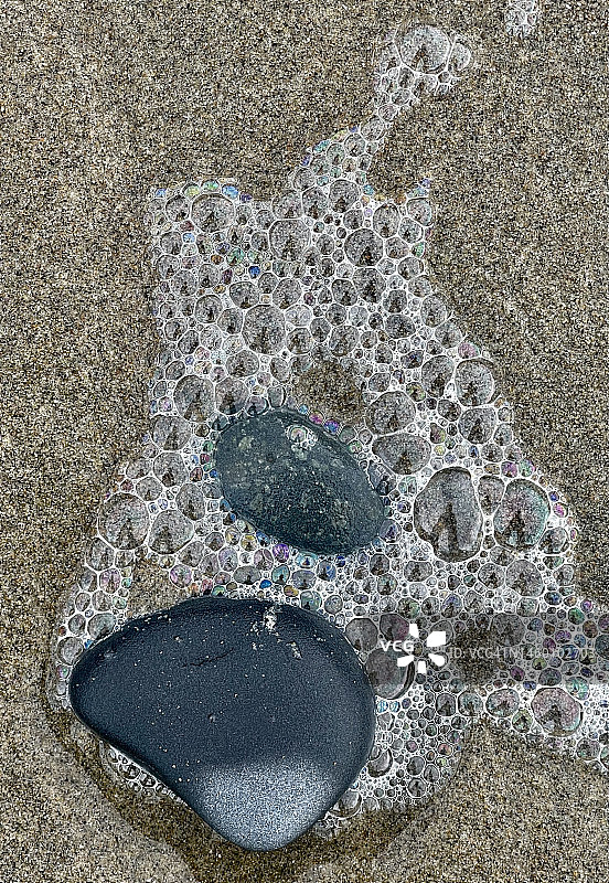 俄勒冈海岸海滩上的海浪气泡图片素材