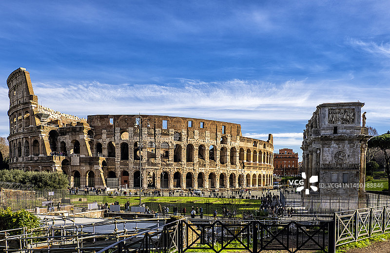 罗马斗兽场和君士坦丁凯旋门外观图片素材