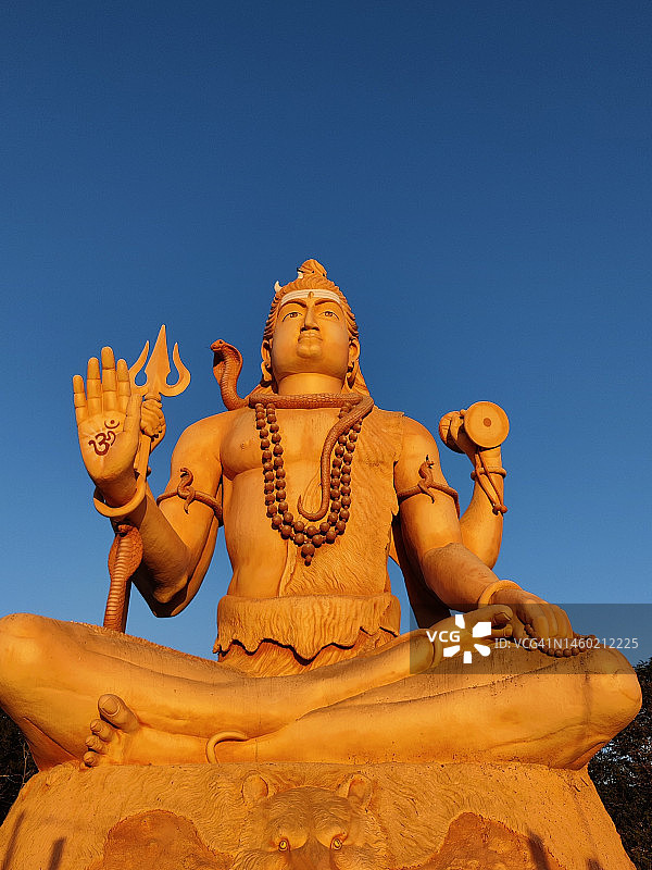 纳格什瓦尔神庙的湿婆雕像，印度古吉拉特邦图片素材