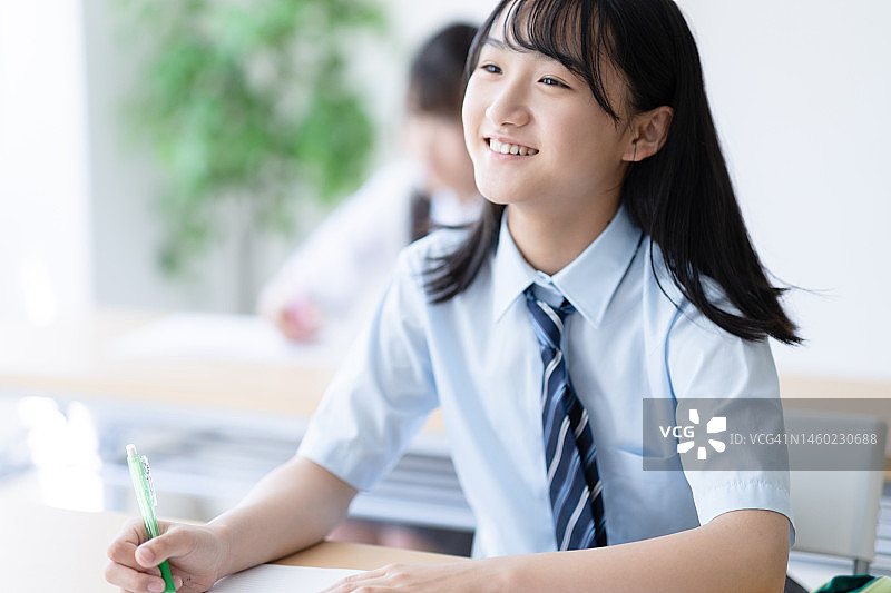 课堂上的初中生图片素材