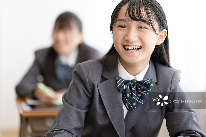 课堂上的初中生图片素材