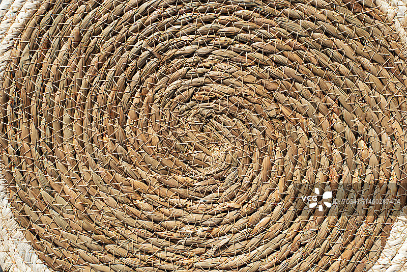 天然材料圆形底座，秸秆藤条编织背景，环保无废物图片素材