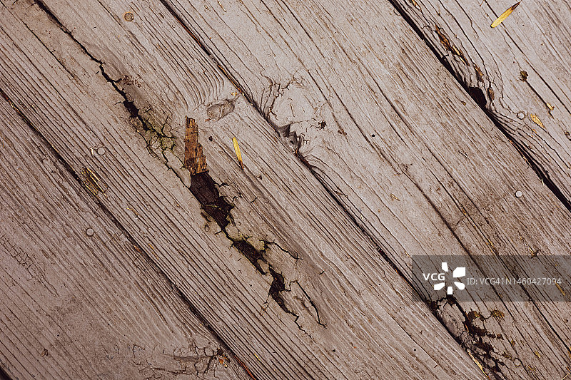 户外露台腐烂的木材，需要维修图片素材