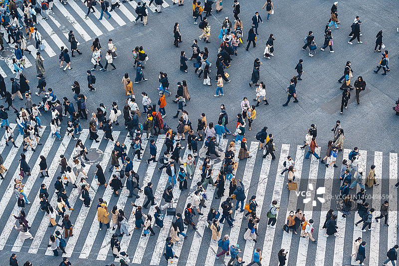 在日本东京步行的通勤者图片素材