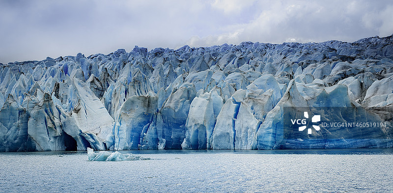 依然矗立图片素材