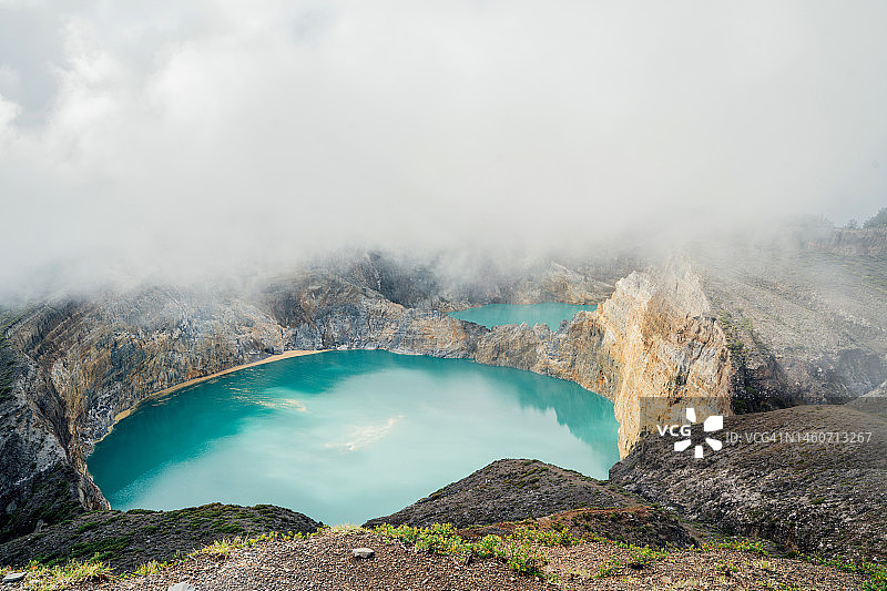 印度尼西亚自然公园克里穆图火山 Crater Lake 的雾 Landscape图片素材