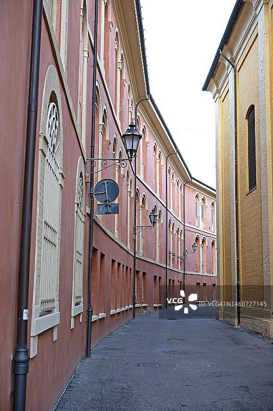 意大利艾米利亚-罗马涅圣乔瓦尼的历史圆形老城区房屋图片素材