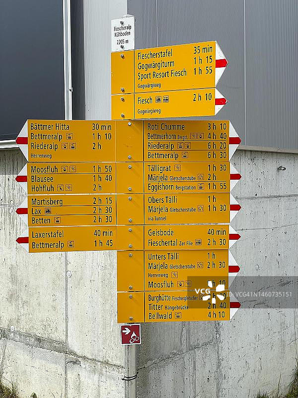 菲施阿尔卑的徒步旅行路标，瑞士图片素材