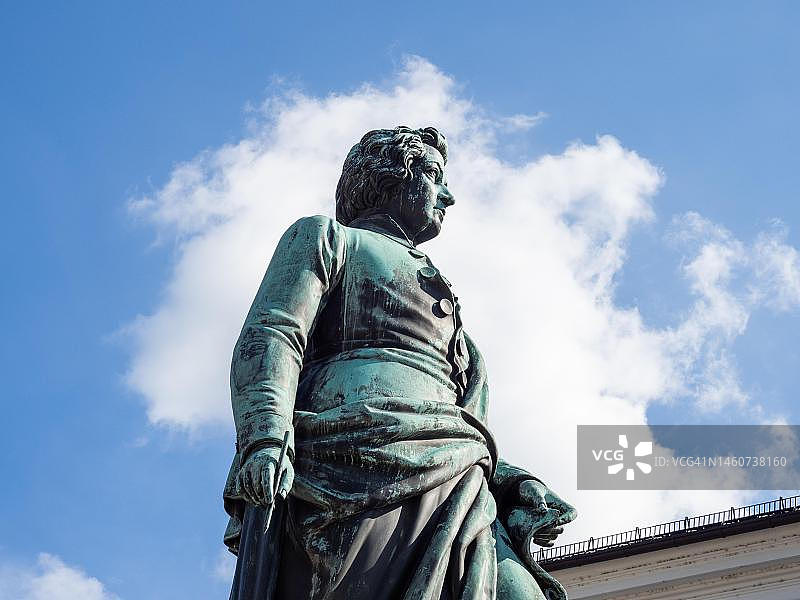 奥地利萨尔茨堡主教广场上的莫扎特纪念碑图片素材