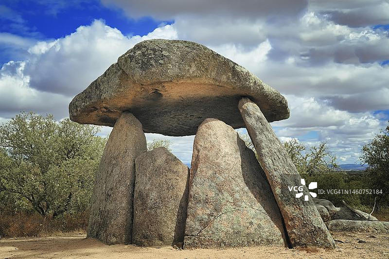 葡萄牙阿连特茹埃尔瓦斯巴尔巴塞纳巨石支石墓图片素材