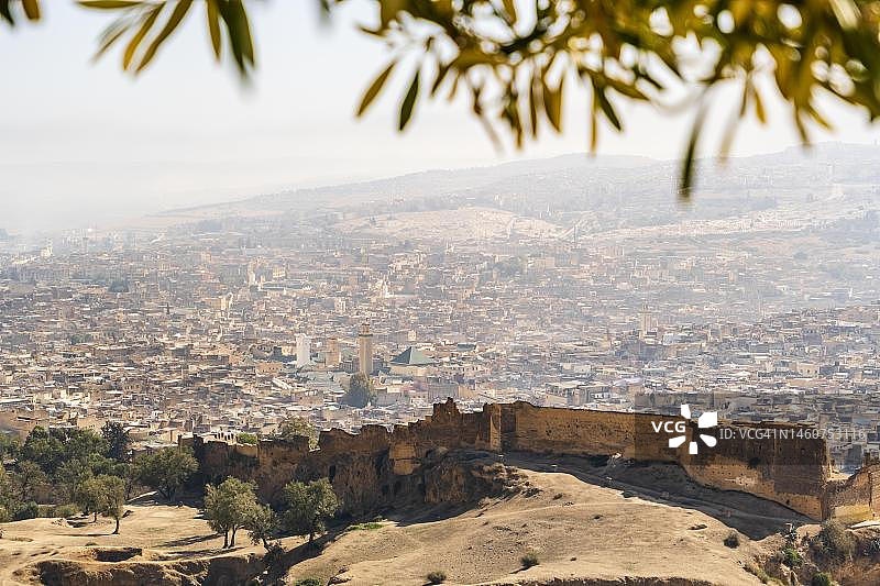 摩洛哥非斯的天际线和城墙图片素材