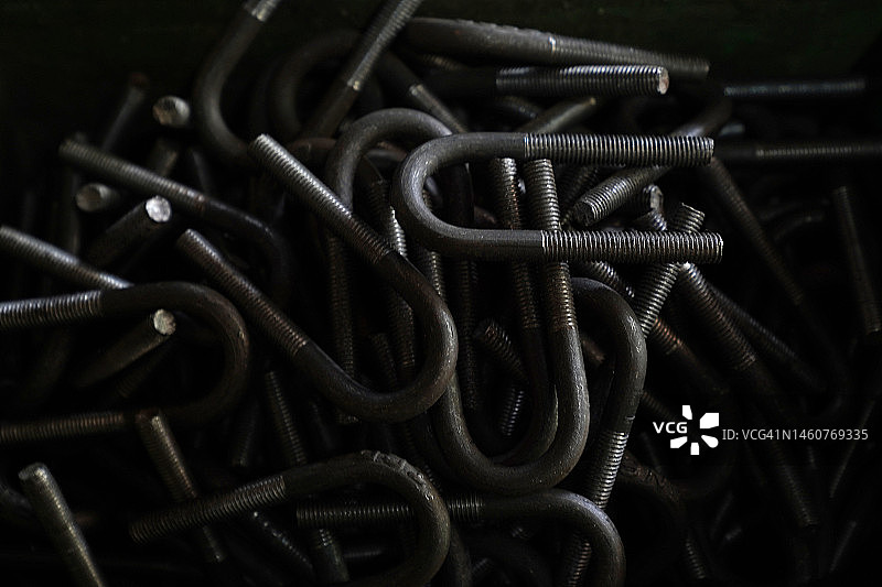 工厂中的金属组件图片素材