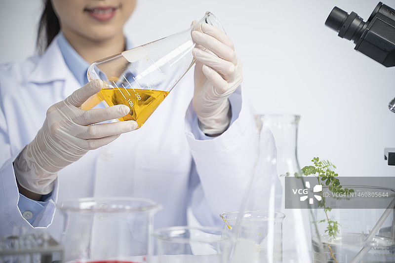 在实验室里做实验图片素材