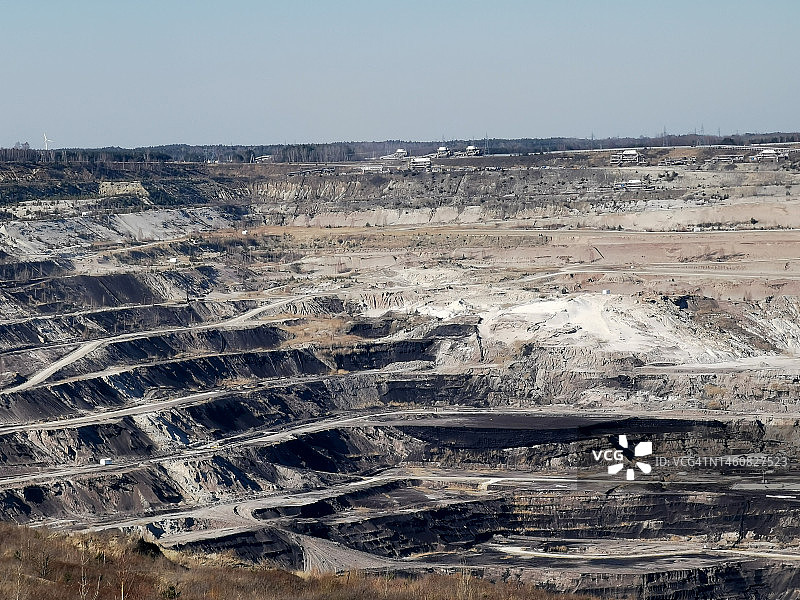 燃煤电厂与露天矿图片素材