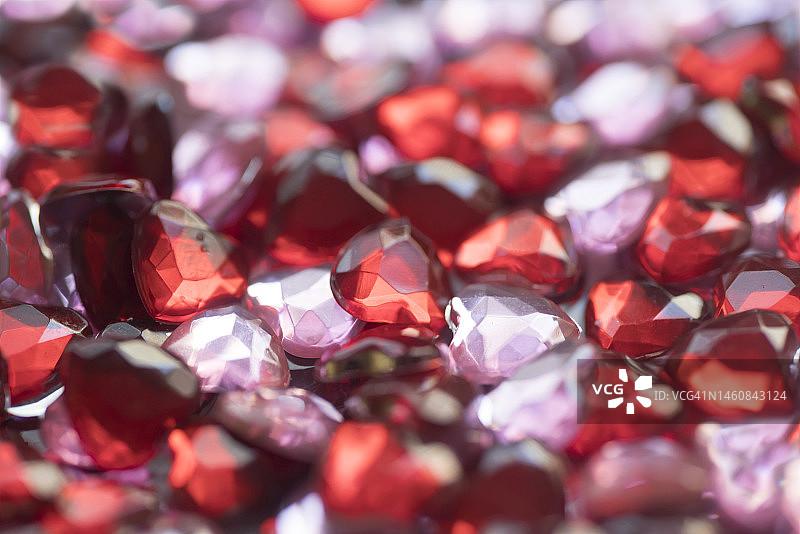 红色和粉色心形宝石完整图像图片素材