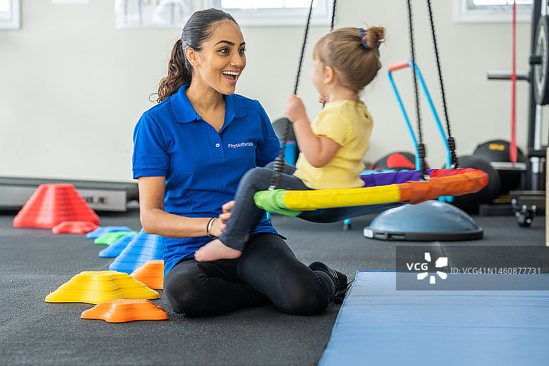 在物理治疗中摇摆图片素材