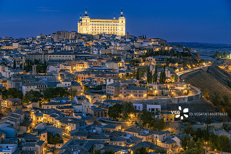西班牙托莱多城堡夜景照片图片素材